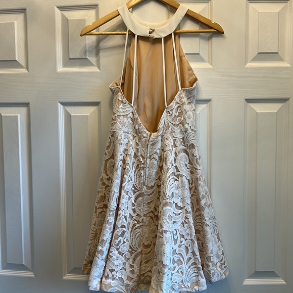 Beautiful dress white design with nude background - Picture 2 of 2